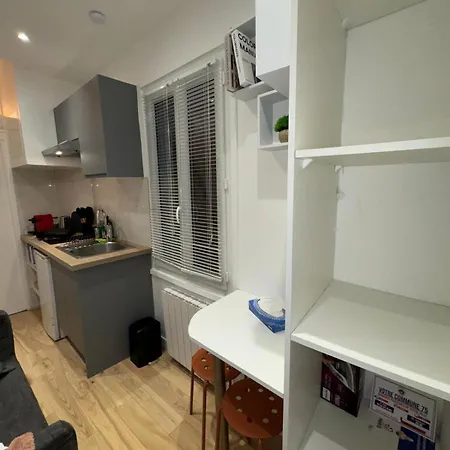 Unbeatable Location! Cozy Parisian Getaway For Two *