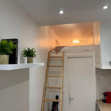Unbeatable Location! Cozy Parisian Getaway For Two