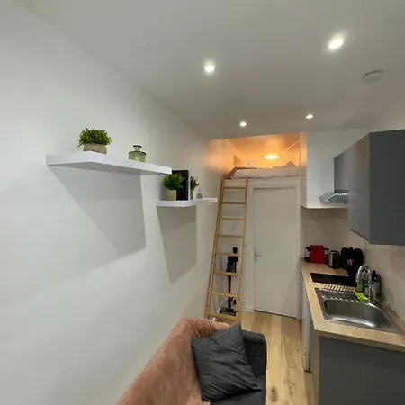 Апартаменты Unbeatable Location! Cozy Parisian Getaway For Two