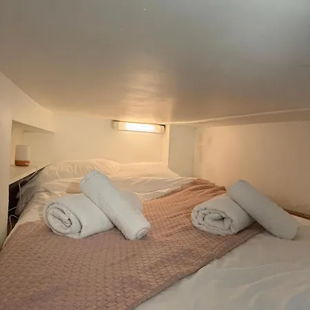 Unbeatable Location! Cozy Parisian Getaway For Two Париж