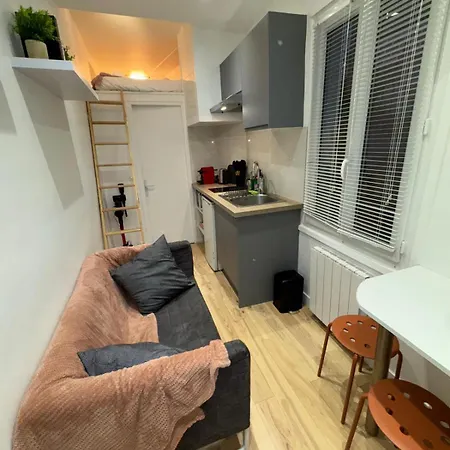 Апартаменты Unbeatable Location! Cozy Parisian Getaway For Two