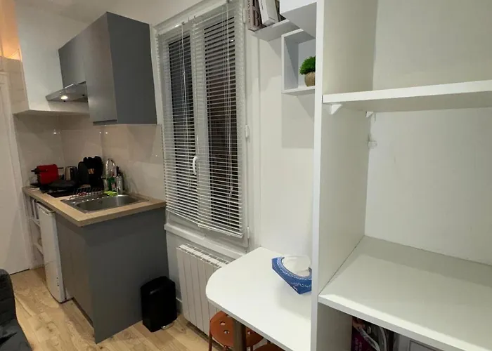 Unbeatable Location! Cozy Parisian Getaway For Two *